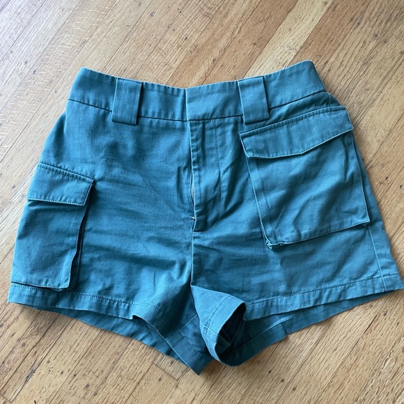 TNA 3” cargo shorts **missing belt** - Picture 4 of 9